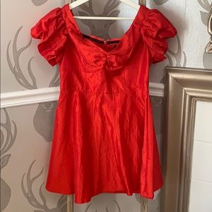 Puffy sleeved red dress